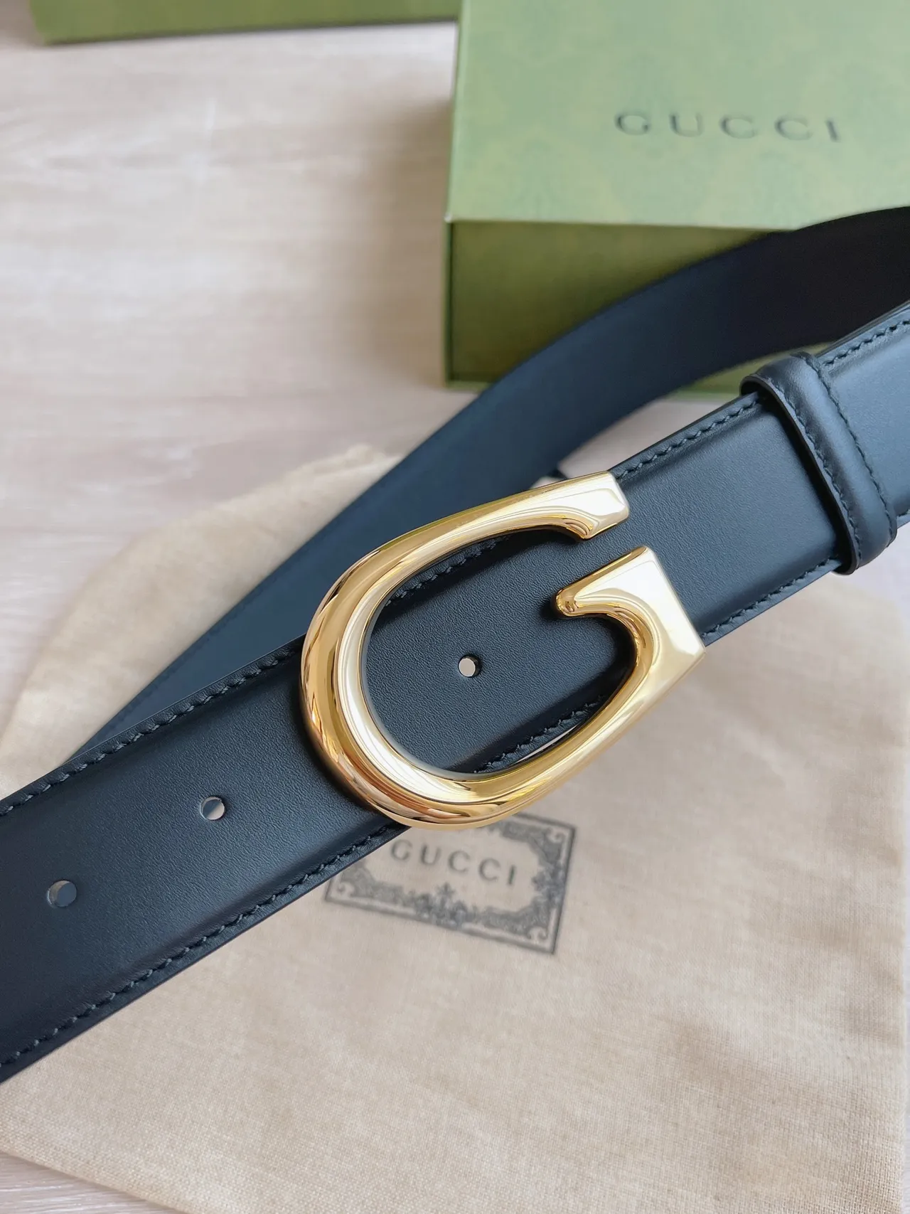 Gucci GG Marmont Black Gold Interlocking G Buckle Smooth Leather Belt 4