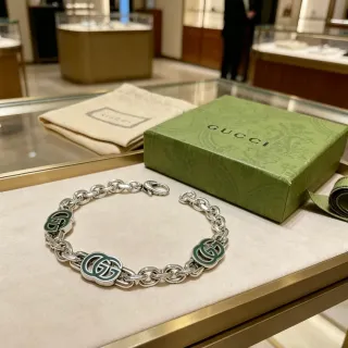 Gucci GG Marmont سوارة سلسلة مينا خضراء