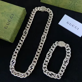 قلادة Gucci GG Marmont سلسلة كيرب لينك فضية نمط G متشابك
