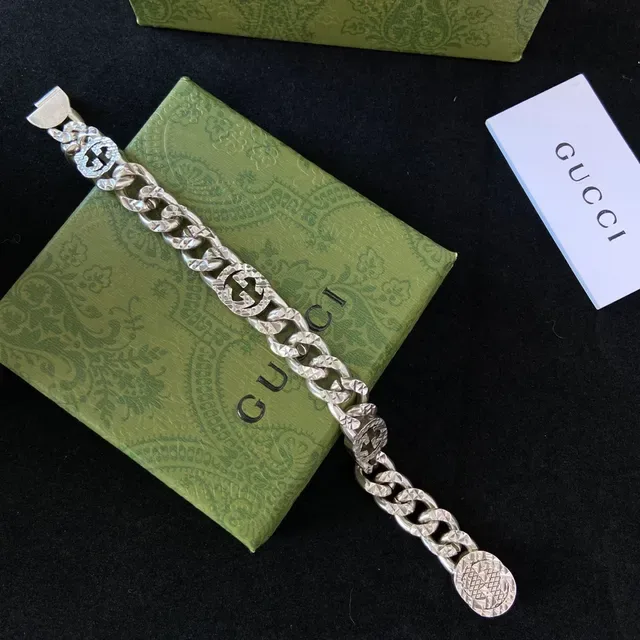 قلادة Gucci GG Marmont سلسلة كيرب لينك فضية نمط G متشابك 2