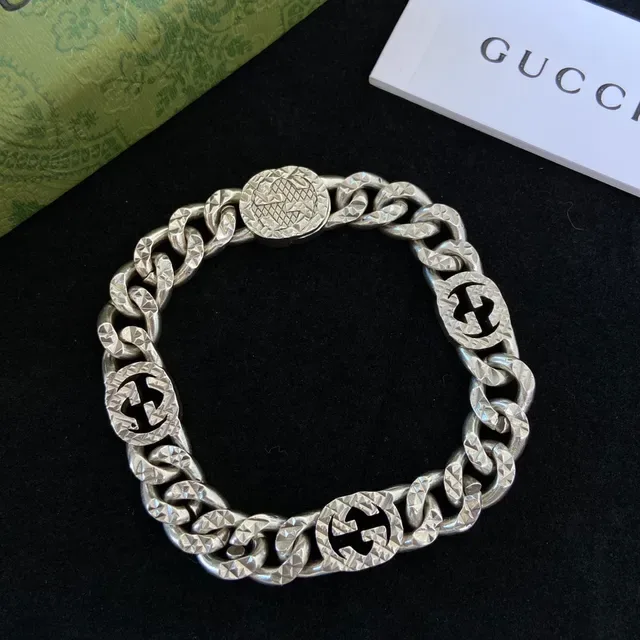 قلادة Gucci GG Marmont سلسلة كيرب لينك فضية نمط G متشابك 5