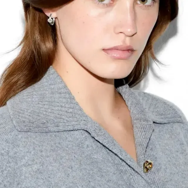 Gucci GG Marmont हिञ्ज्ड हूप सिल्वर गोल्ड इंटरलॉकिंग G लोगो ईयररिंग्स 3