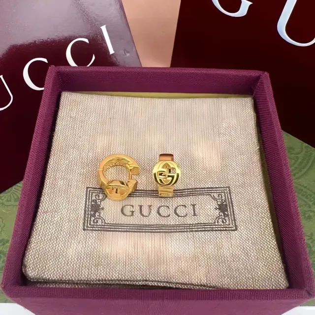 Gucci GG Marmont हिञ्ज्ड हूप सिल्वर गोल्ड इंटरलॉकिंग G लोगो ईयररिंग्स 5