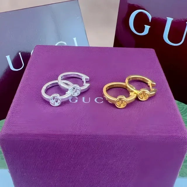 Gucci GG Marmont हिञ्ज्ड हूप सिल्वर गोल्ड इंटरलॉकिंग G लोगो ईयररिंग्स 6