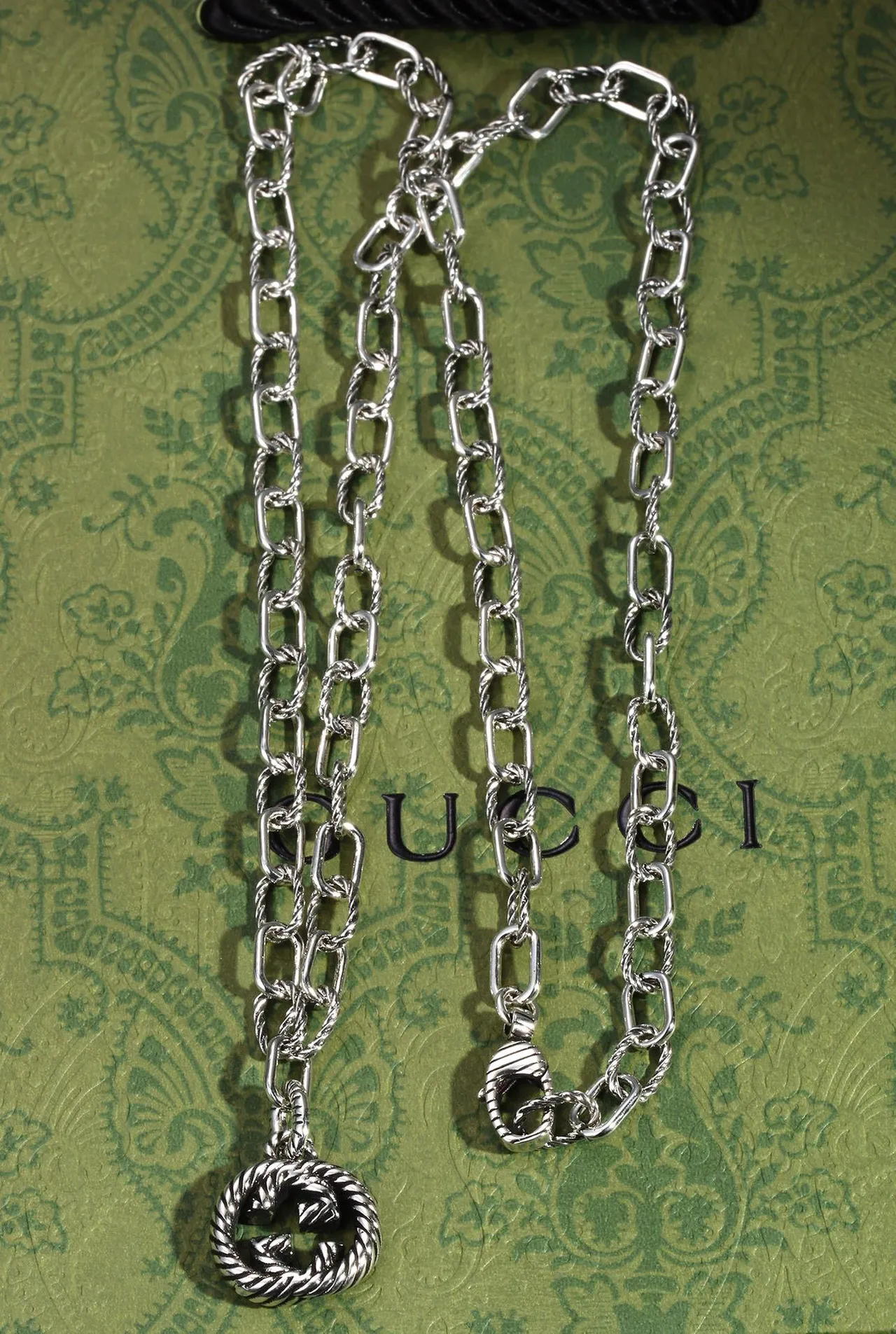 Gucci GG Marmont Silver Twisted-Link Chain Interlocking G Pendant Necklace 2