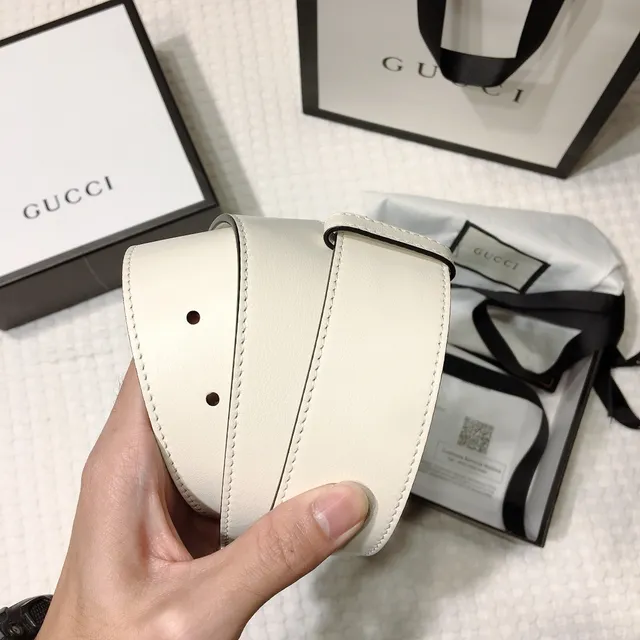 Gucci GG Marmont Ceinture en cuir lisse boucle Interlocking Double-G en or blanc 4