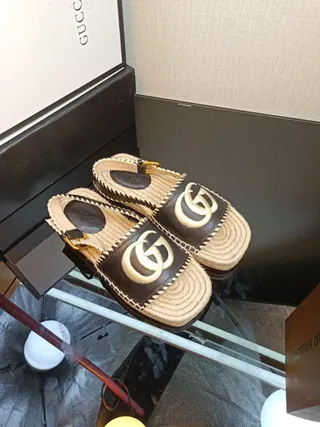 Gucci GG Marmont صندل كاجوال منسوج رافيا 4