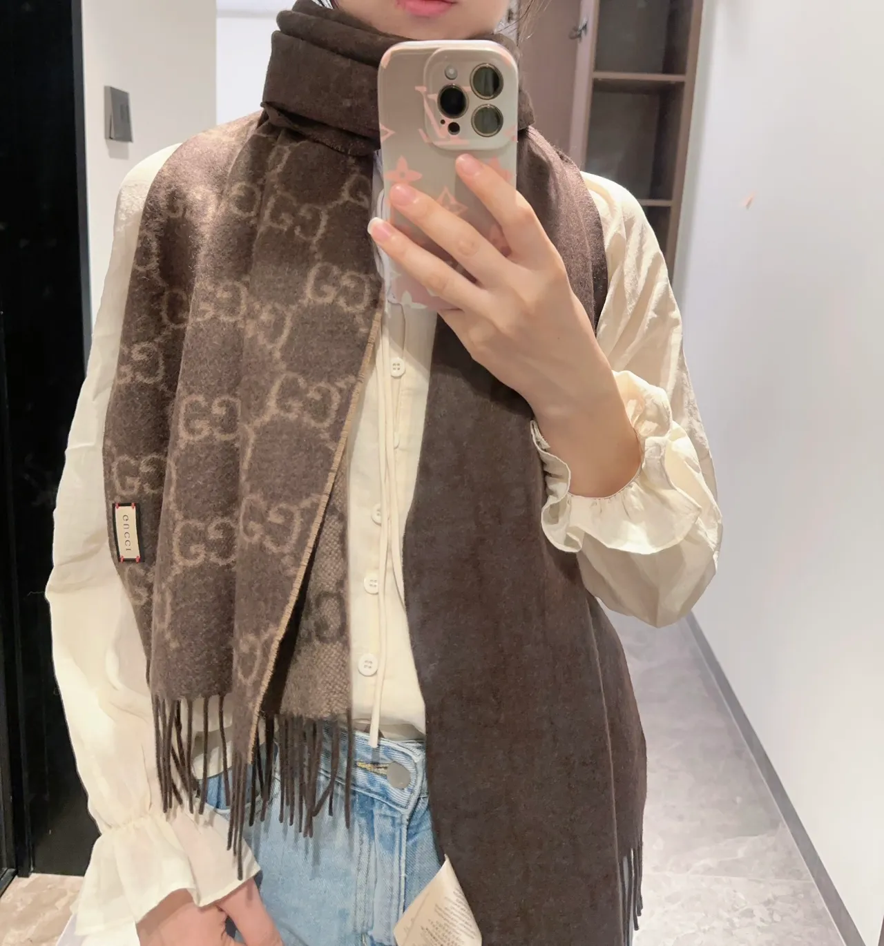 Gucci GG Monogram Cachecol duplo-face marrom e bege de cashmere 4