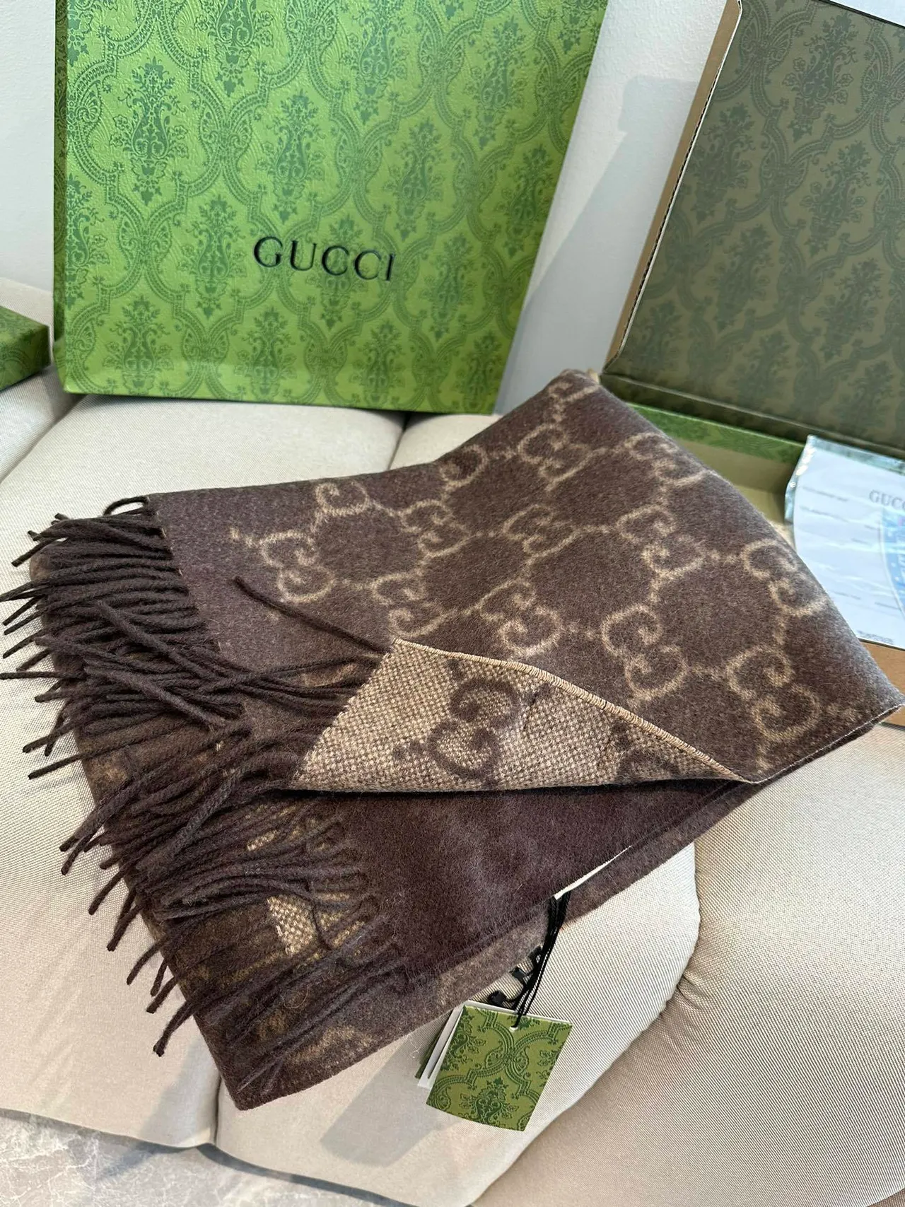 Gucci GG Monogram Cachecol duplo-face marrom e bege de cashmere 7