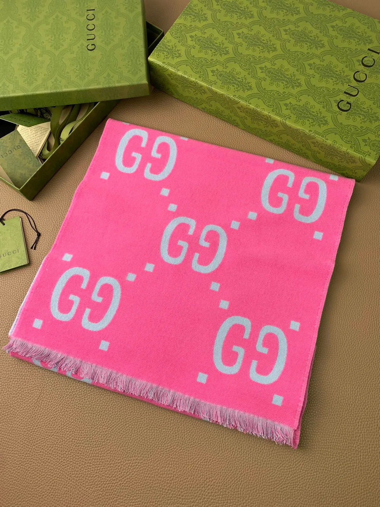غوتشي GG Monogram شال كشمير وجهين 5