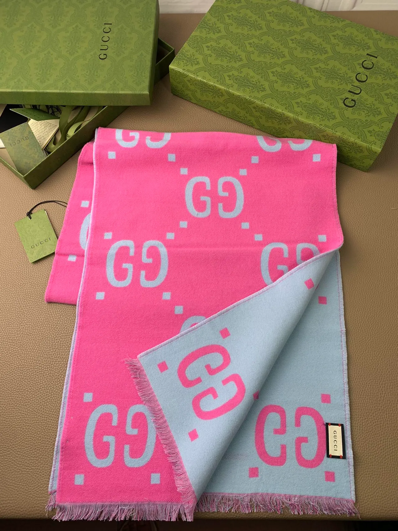 غوتشي GG Monogram شال كشمير وجهين 7