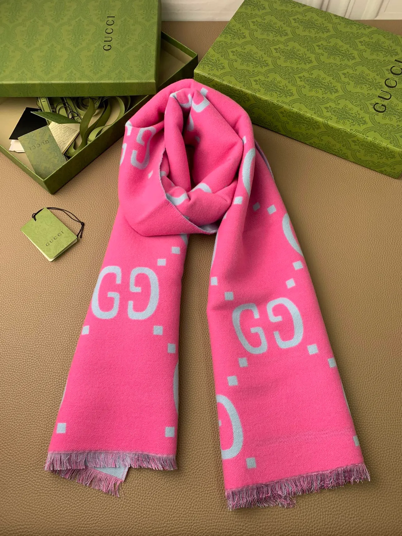 غوتشي GG Monogram شال كشمير وجهين 9