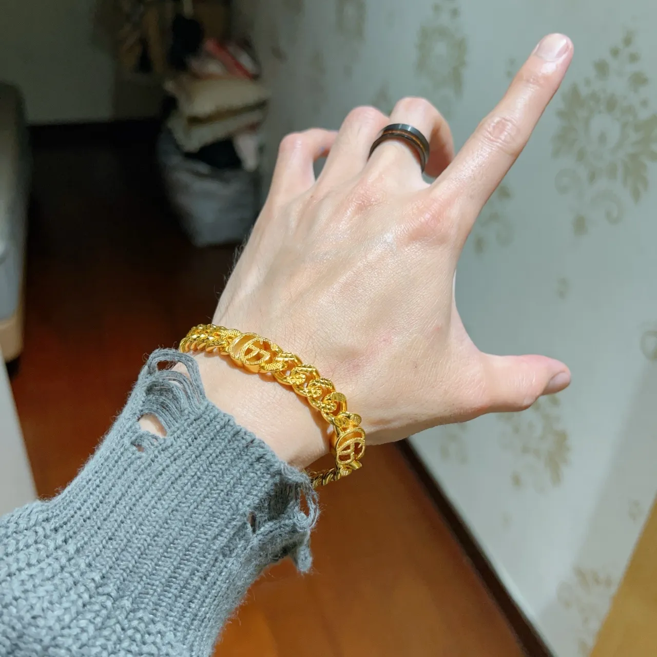 Gucci Gold Chunky Curb-Link Interlocking G Logo Bracelet 4