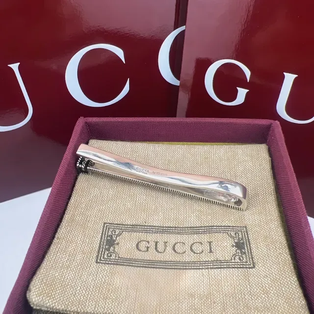 Gucci Gold Silver Ornate Scroll-Engraved Metal Barrette Brooch 5