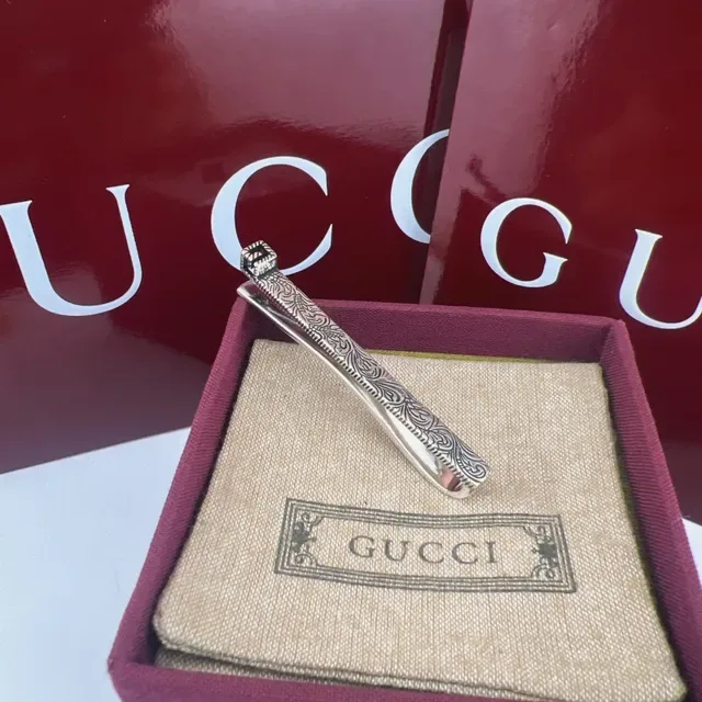 Gucci Gold Silver Ornate Scroll-Engraved Metal Barrette Brooch 8