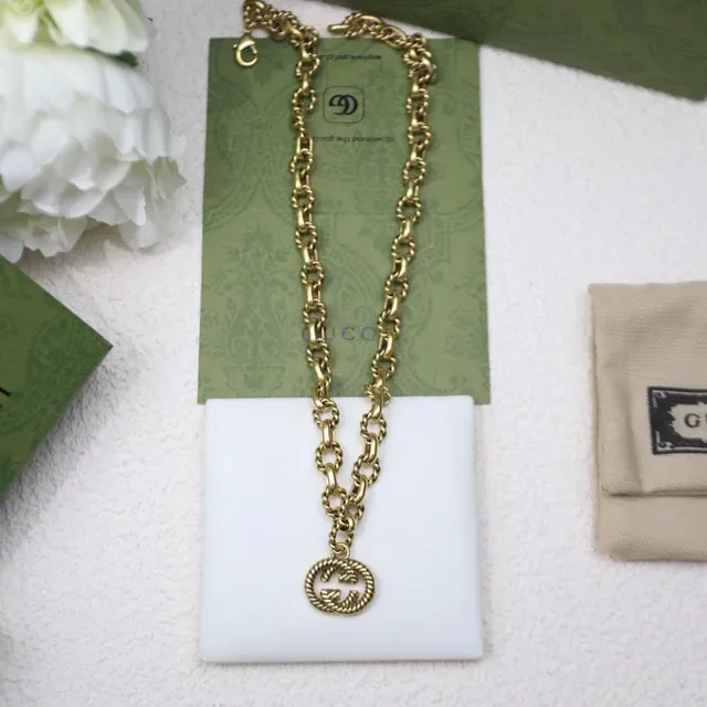 Gucci Gold Twisted Rope-Link Chain Interlocking G Pendant Necklace 5