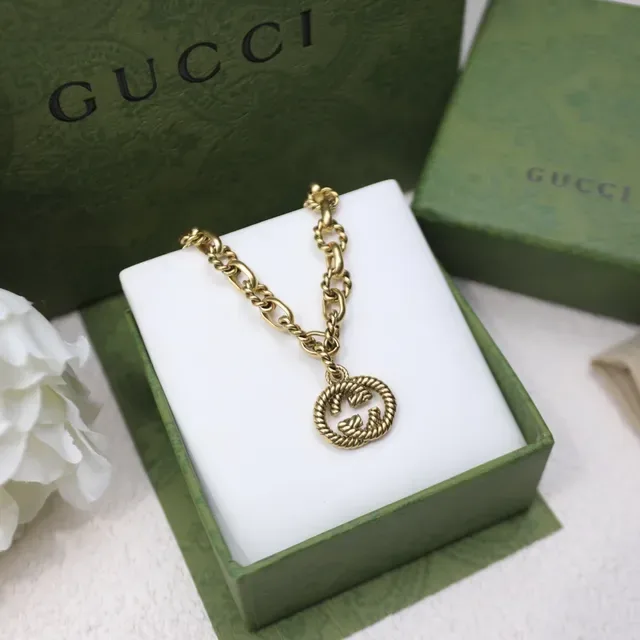 Gucci Gold Twisted Rope-Link Chain Interlocking G Pendant Necklace 7
