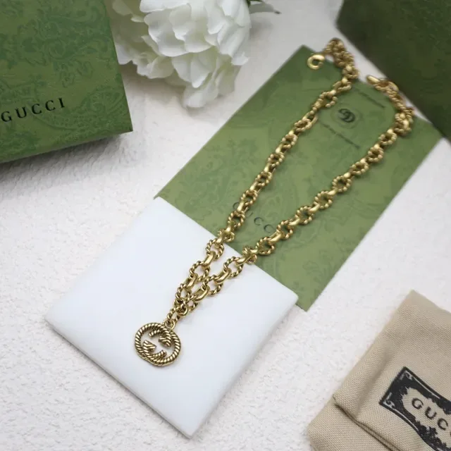 Gucci Gold Twisted Rope-Link Chain Interlocking G Pendant Necklace 8