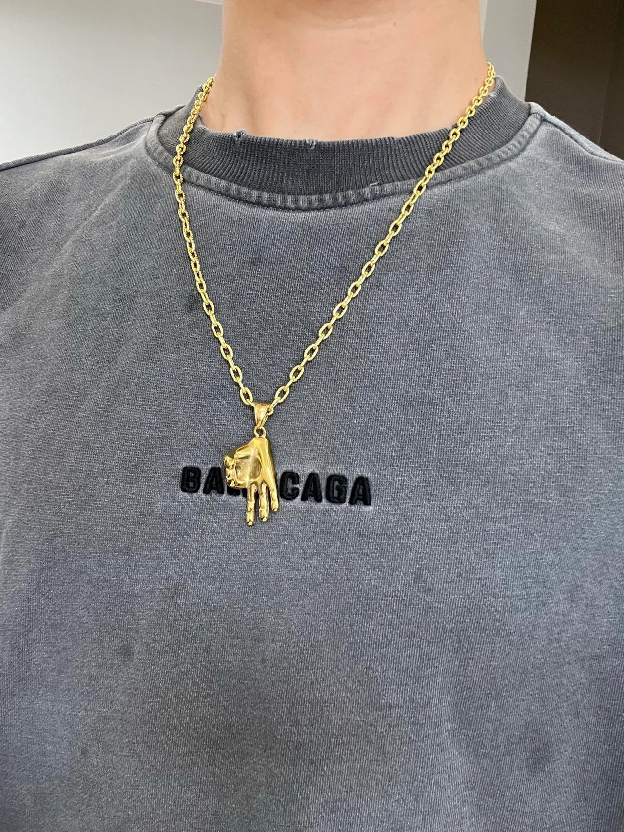 Gucci Hand Motif Gold-Tone Chain Necklace 2