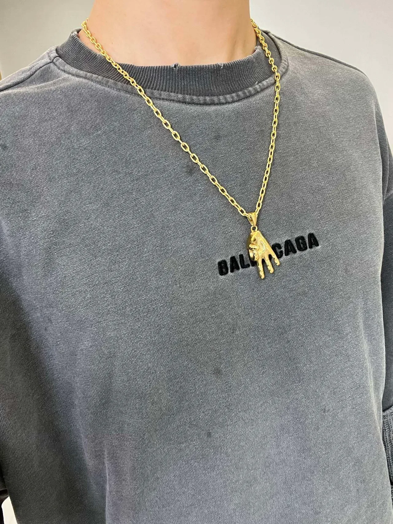 Gucci Hand Motif Gold-Tone Chain Necklace 5