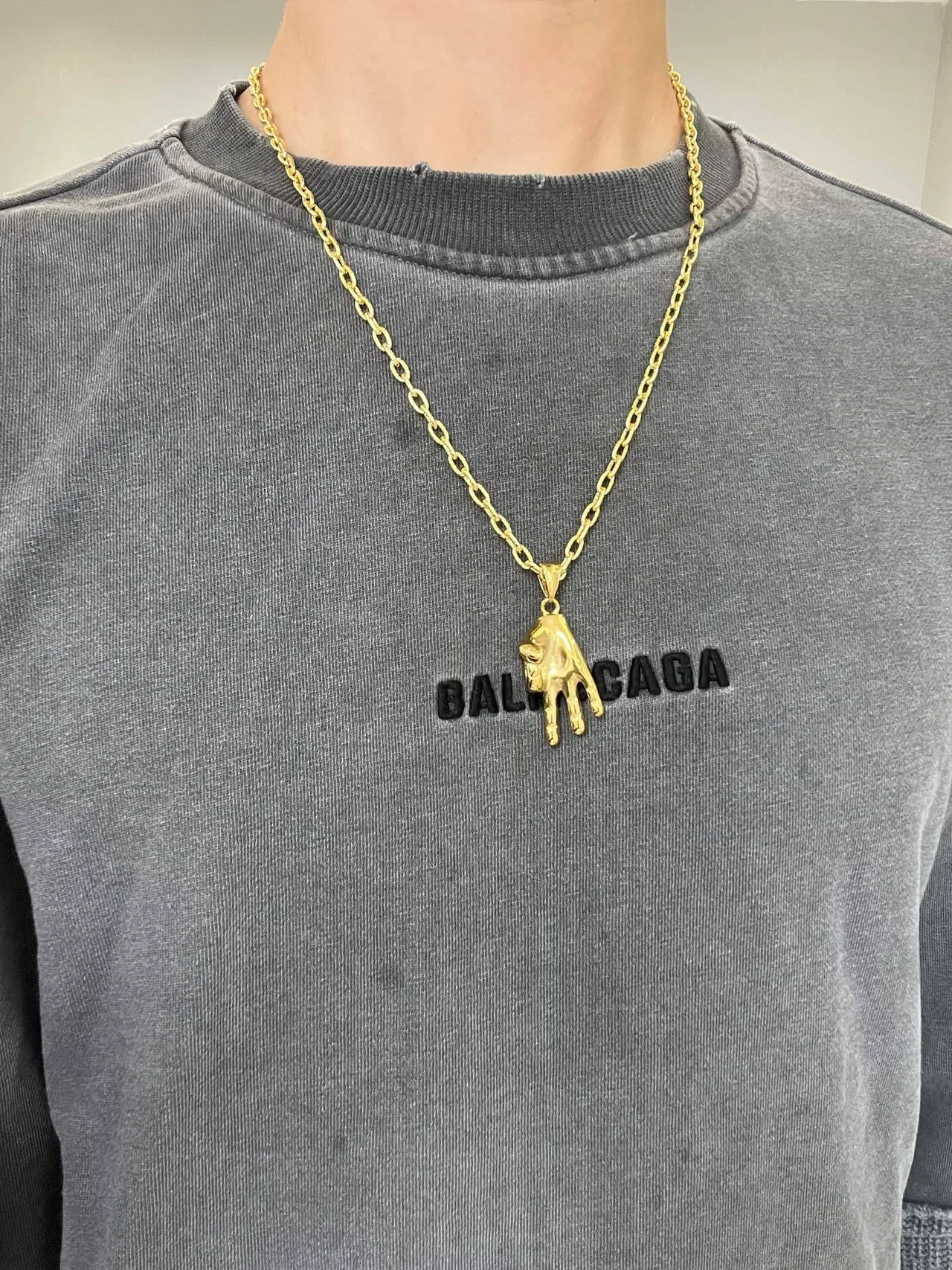 Gucci Hand Motif Gold-Tone Chain Necklace 8