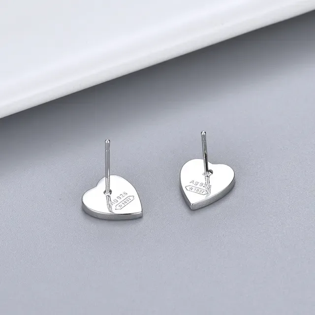 Gucci Heart-Shaped Engraved Logo Stud Earrings 4