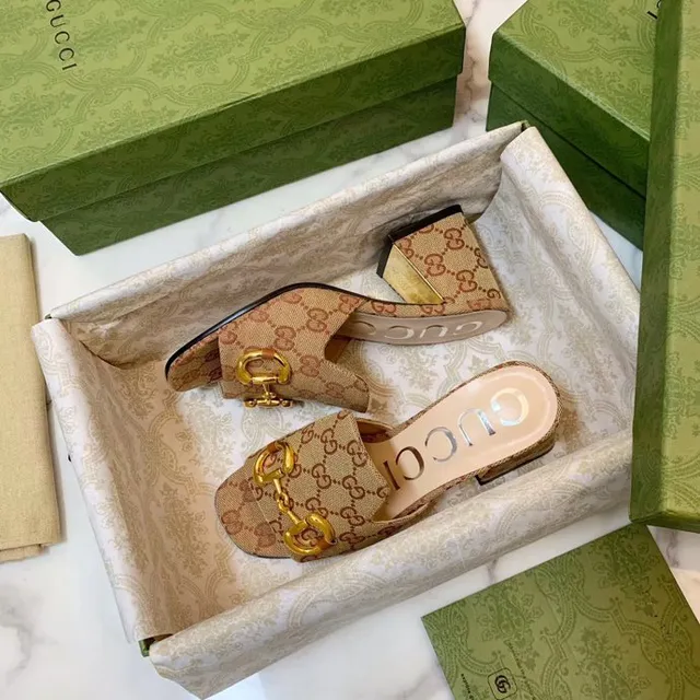 Gucci Horsebit 1955 Beige GG Monogram Canvas Gold Horsebit Chaussons à Talon Bloc 7