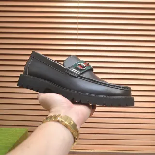 Gucci Horsebit 1955 黑色绿色皮革织带装饰乐福鞋
