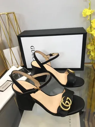 Gucci Horsebit 1955 Sandales Gladiator en Cuir Noir à Boucle Dorée 2
