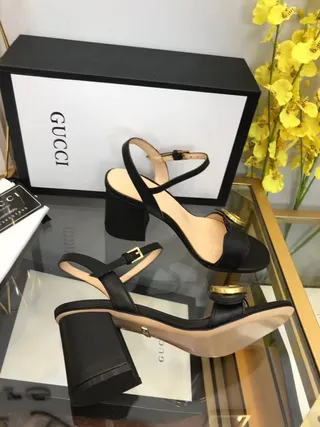 Gucci Horsebit 1955 Sandales Gladiator en Cuir Noir à Boucle Dorée 3