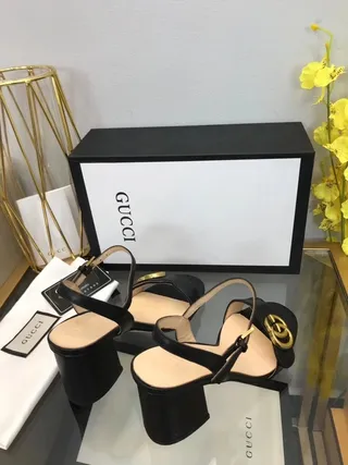 Gucci Horsebit 1955 Sandales Gladiator en Cuir Noir à Boucle Dorée 5