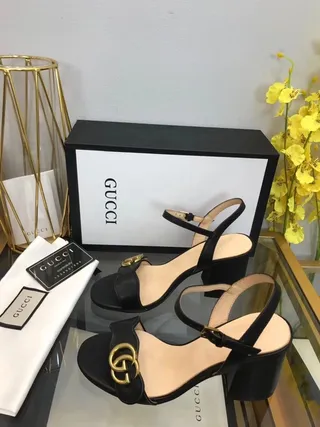 Gucci Horsebit 1955 Sandales Gladiator en Cuir Noir à Boucle Dorée 9