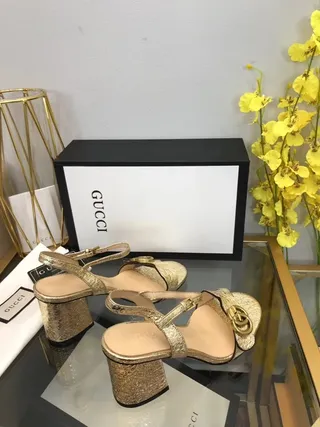 Gucci Horsebit 1955 Sandales Gladiator en Cuir Texturé Or Métallique 4