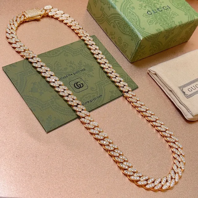 Gucci Iced Curb-Link Pavé Necklace 3