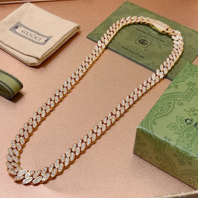 Gucci Iced Curb-Link Pavé Necklace 4