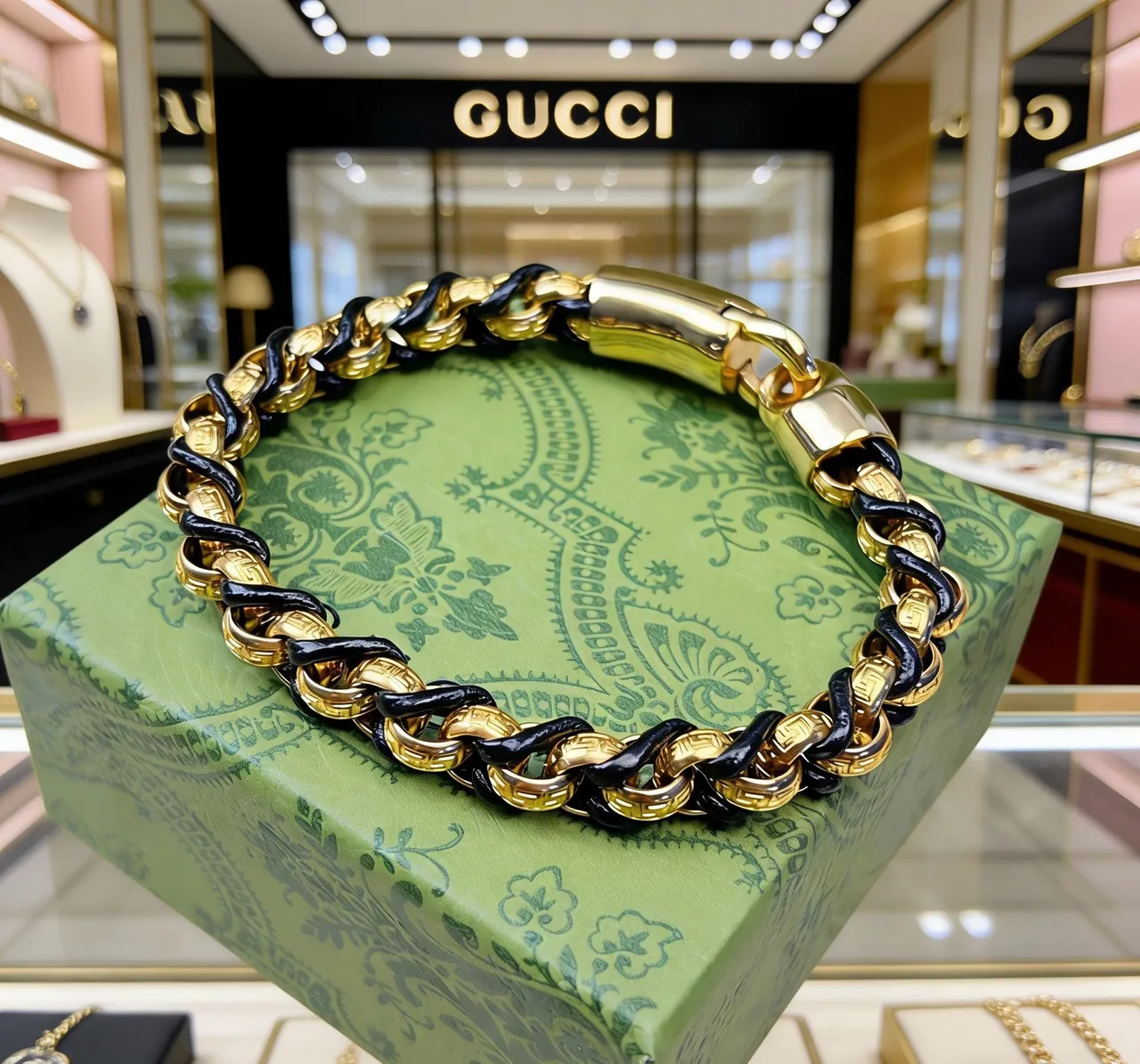 Gucci Interwoven Gold and Black Leather Chain Bracelet 4