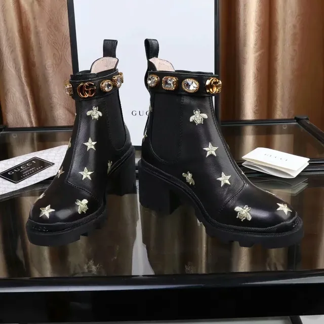 Gucci Le Cagole Bottines à cheville en cuir noir brodées d'abeille et d'étoile 2
