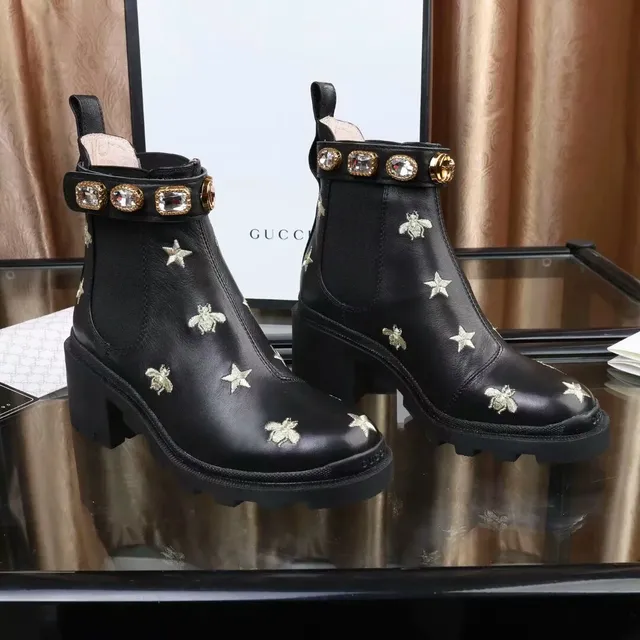 Gucci Le Cagole Bottines à cheville en cuir noir brodées d'abeille et d'étoile 3