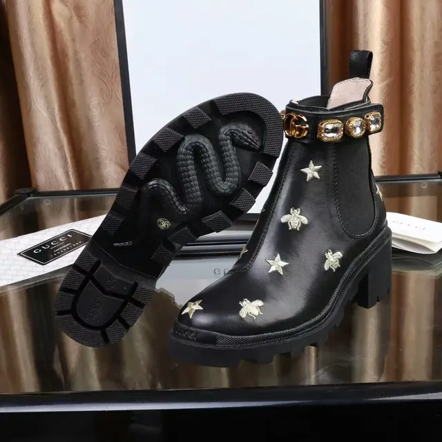 Gucci Le Cagole Bottines à cheville en cuir noir brodées d'abeille et d'étoile 5