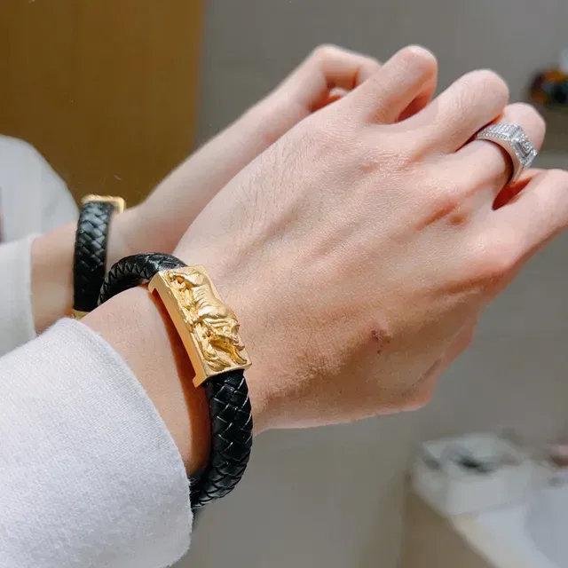 Gucci Lion Motif Braided Leather Bracelet 3