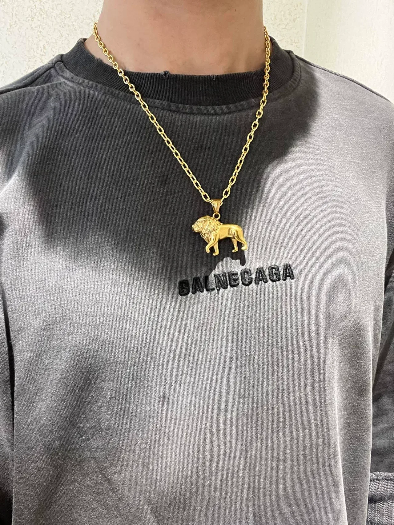 Gucci Lion Pendant Polished Gold-Tone Necklace 2