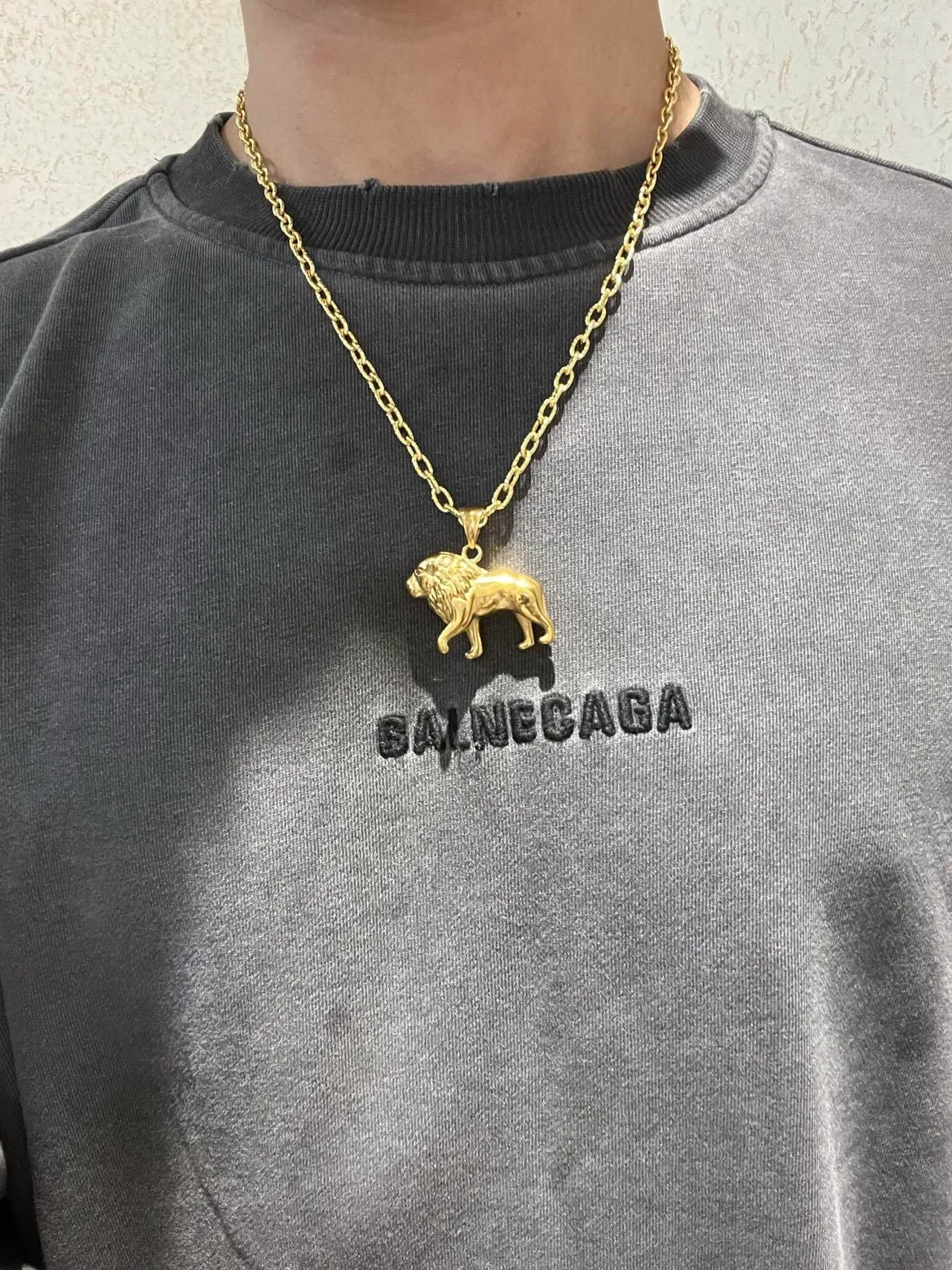 Gucci Lion Pendant Polished Gold-Tone Necklace 5