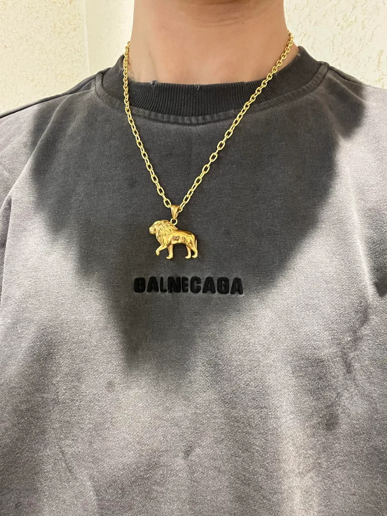Gucci Lion Pendant Polished Gold-Tone Necklace 8