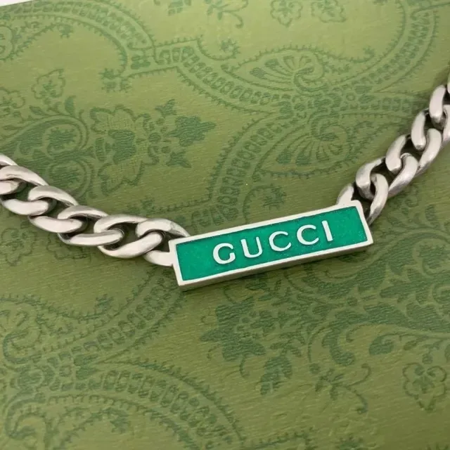 Gucci Logo Plaque Curb Chain Necklace 3