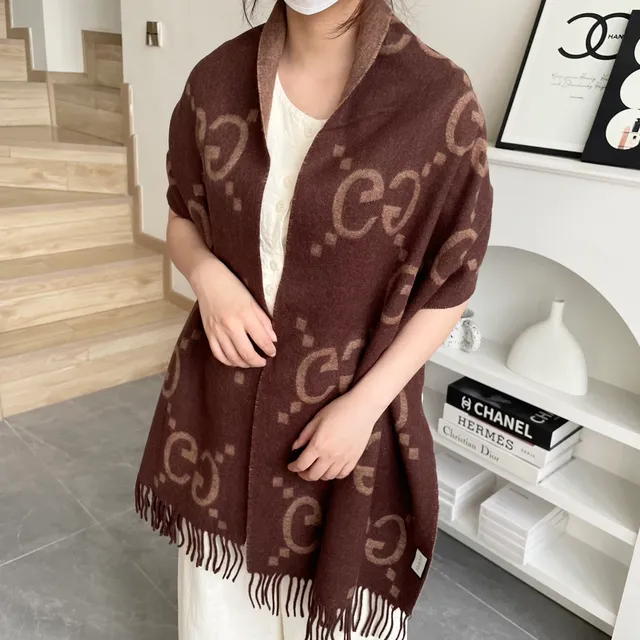 Écharpe Gucci Monogram Tissée Beige et Marron de Cachemire 2