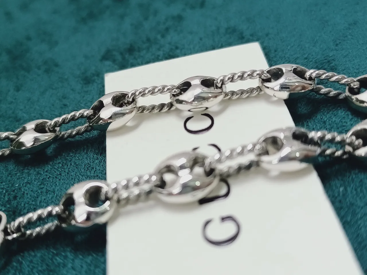 Gucci Ouroboros Interlocking Oval Link Silver-Tone Necklace 2