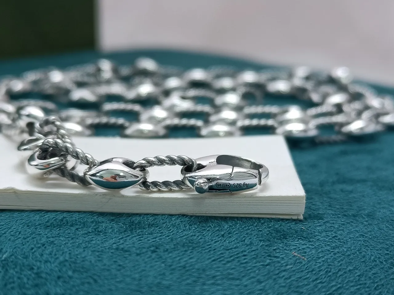 Gucci Ouroboros Interlocking Oval Link Silver-Tone Necklace 4