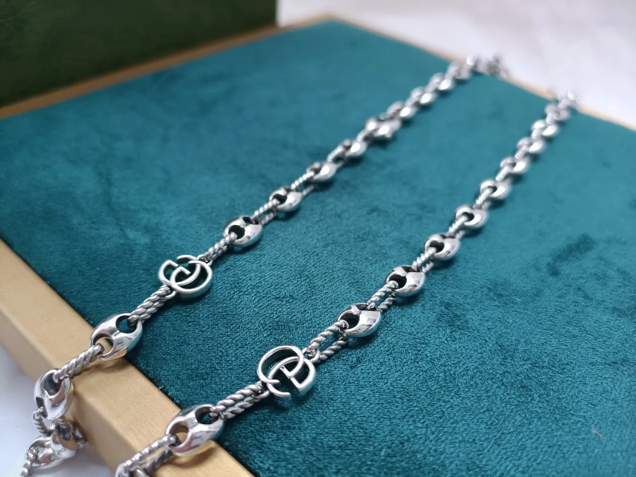 Gucci Ouroboros Interlocking Oval Link Silver-Tone Necklace 6