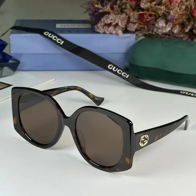 Gucci Oversized Square Acetate Gradient Sunglasses 8