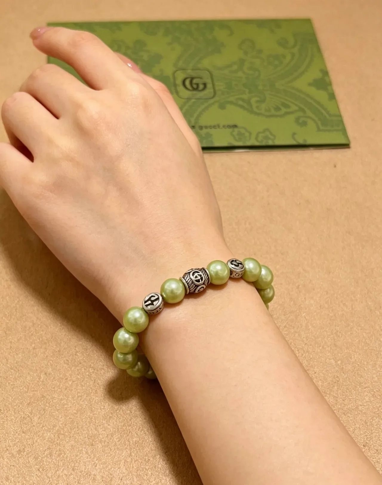 سوار Gucci لؤلؤ و Interlocking G خرز 5